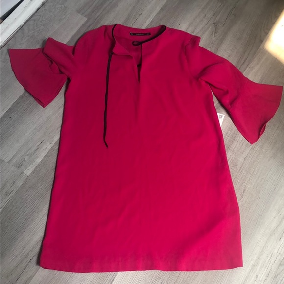 Dress with ruffle sleeve - Picture 2 of 2